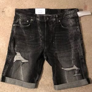 Men’s ripped jean shorts